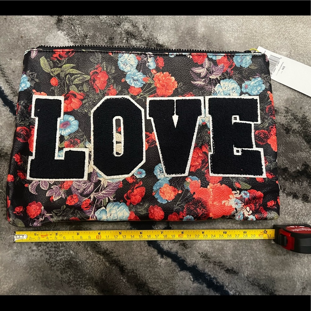 BCBG NEW MULTICOLORED  CLUTCH
